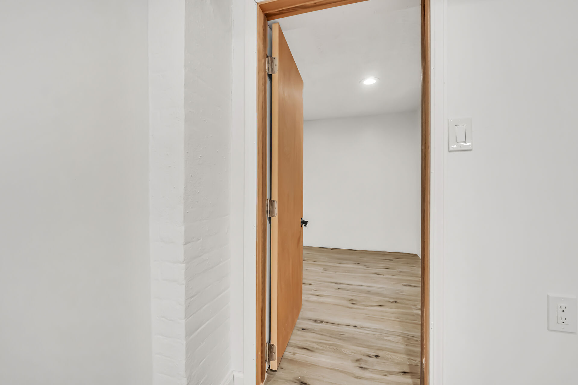 Addtional closet:room in basement floor